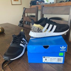Adidas black/cheetah print sneaks! Worn ONCE size 8